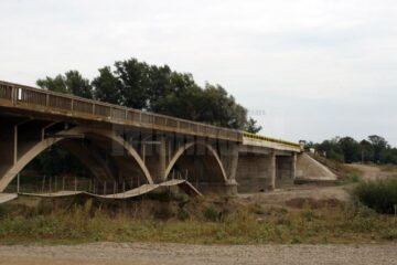 Podul de la Roscani a fost refăcut pe mai puțin de jumătate din distanță