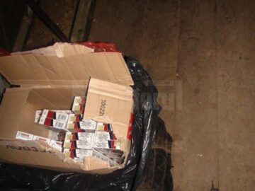 Țigări de contrabandă în valoare de peste 140.000 de euro au fost găsite miercuri dimineață de polițiști în șura unei gospodării din satul Laura, orașul Vicovu de Sus