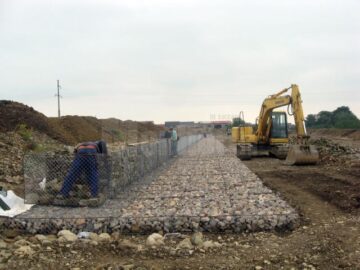 După suplimentarea numărului de oameni, ampla lucrare de apărare împotriva inundațiilor ar urma să fie finalizată pe 15 noiembrie a.c.