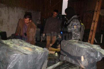 Țigări de contrabandă în valoare de peste 140.000 de euro au fost găsite miercuri dimineață de polițiști în șura unei gospodării din satul Laura, orașul Vicovu de Sus