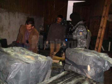 Țigări de contrabandă în valoare de peste 140.000 de euro au fost găsite miercuri dimineață de polițiști în șura unei gospodării din satul Laura, orașul Vicovu de Sus