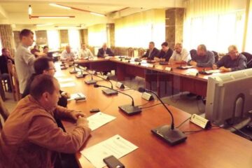 Consilierii au votat în unanimitate noul contract de fideiusiune, deblocând astfel o situație delicată