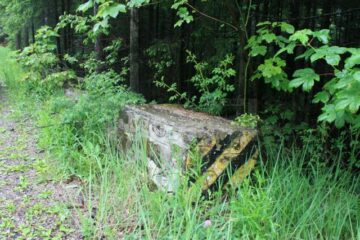 Pilonii de protecție au chiar si 22 de metri adâncime și au fost săpați în stâncă