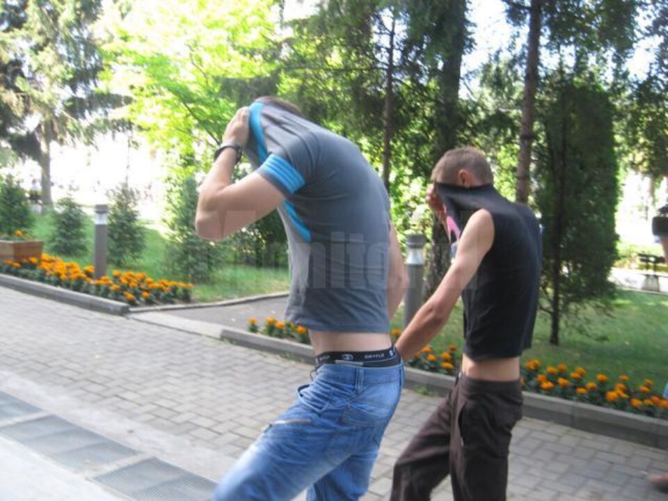 Cei doi suspecți, Gabriel Repede și Constantin Cucu, aduși la audieri la sediul Parchetelor