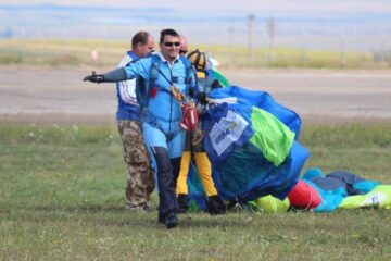 Acrobații spectaculoase printre efecte pirotehnice, la Suceava Air Show 2013