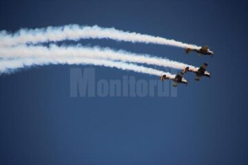 Acrobații spectaculoase printre efecte pirotehnice, la Suceava Air Show 2013
