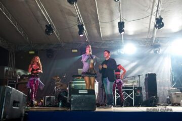 După festivitatea de premiere a urmat un show cu Guess Who, Corina și Vama