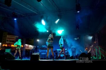 După festivitatea de premiere a urmat un show cu Guess Who, Corina și Vama