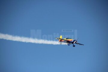 Acrobații spectaculoase printre efecte pirotehnice, la Suceava Air Show 2013