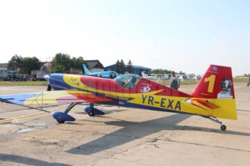 Acrobații spectaculoase printre efecte pirotehnice, la Suceava Air Show 2013