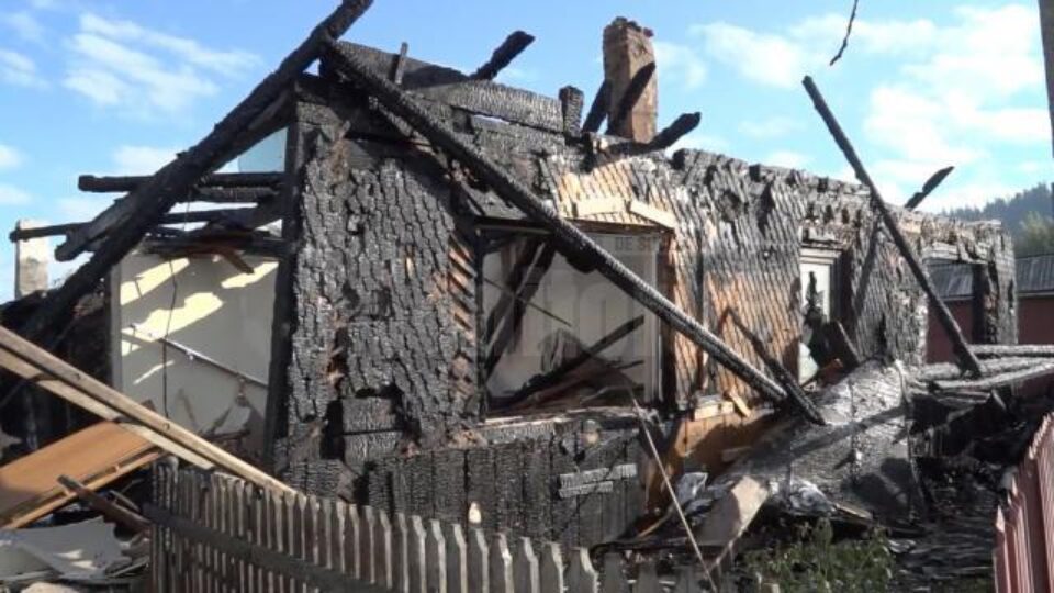 Explozia, urmată de incendiu, s-a produs în plină noapte