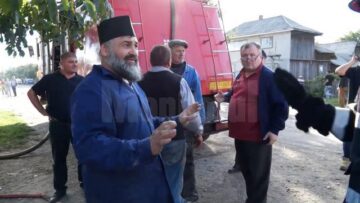 Incendiul foarte puternic a mistuit gospodăriile a doi frați și hala unei societăți de transport din localitate