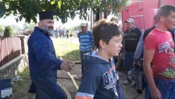 Preotul Gabriel Florea și fiul său în vârstă de 12 ani