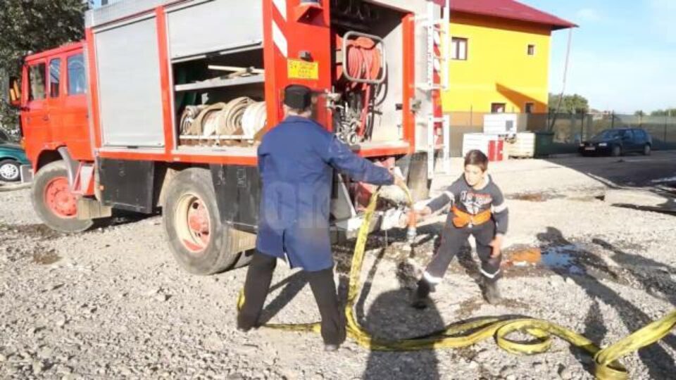 Preotul Gabriel Florea și fiul său în vârstă de 12 ani
