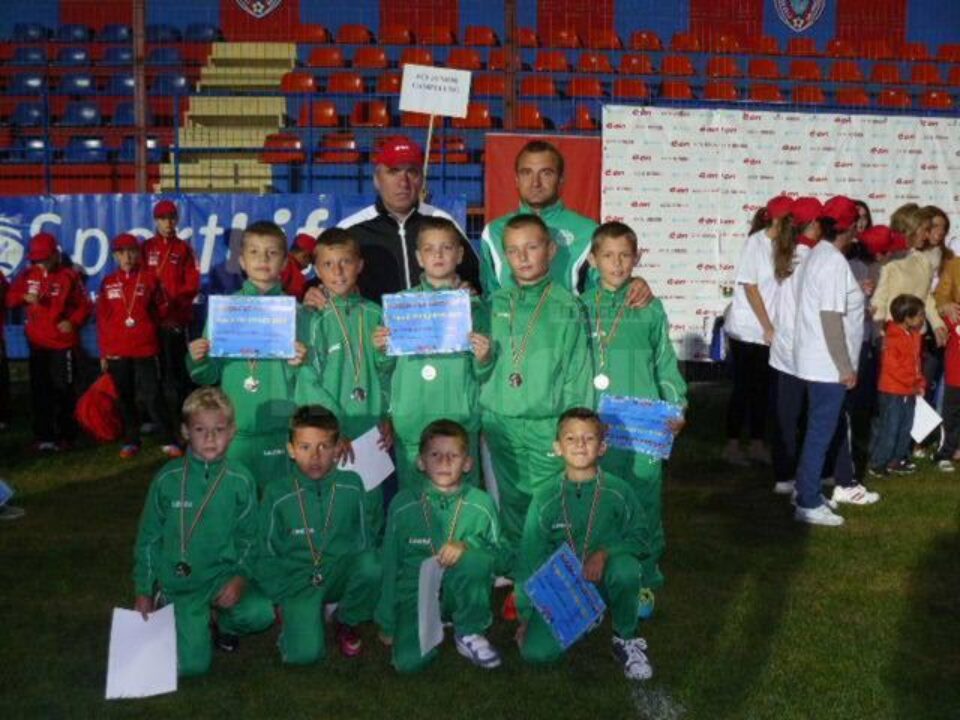 Micii fotbaliști suceveni au avut ocazia să-l întâlnească pe marele Gică Hagi