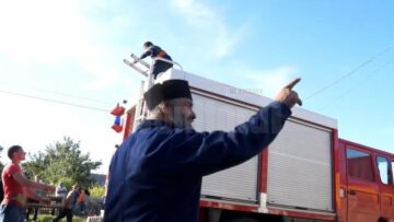 Preotul Gabriel Florea și fiul său în vârstă de 12 ani