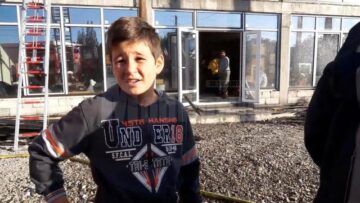 Alex, fiul în vârstă de 12 ani al preotului