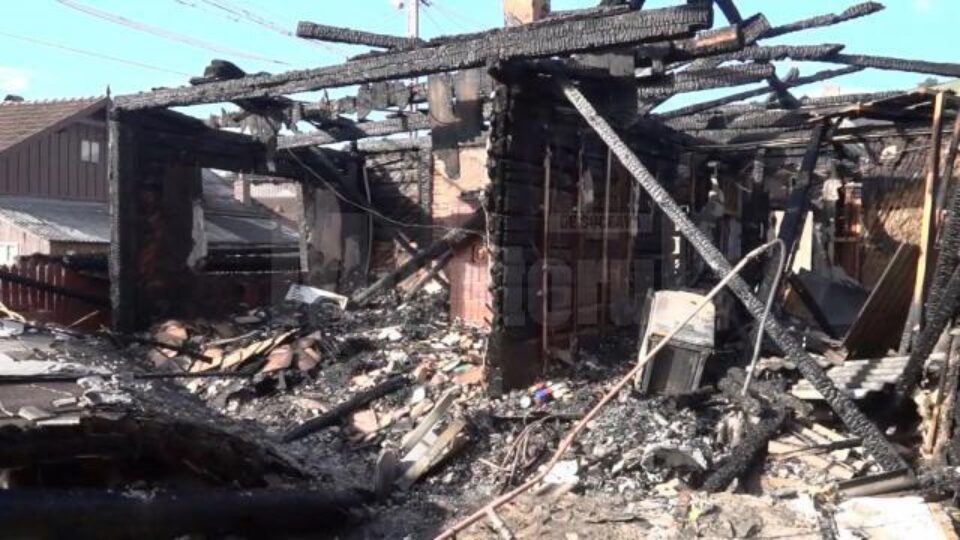 Explozia urmată de incendiu s-a produs în noaptea de 5 spre 6 septembrie, în jurul orei 3.00, pe strada Livada Poștei din Gura Humorului Explozia urmată de incendiu s-a produs în noaptea de 5 spre 6 septembrie, în jurul orei 3.00, pe strada Livada Poștei din Gura Humorului