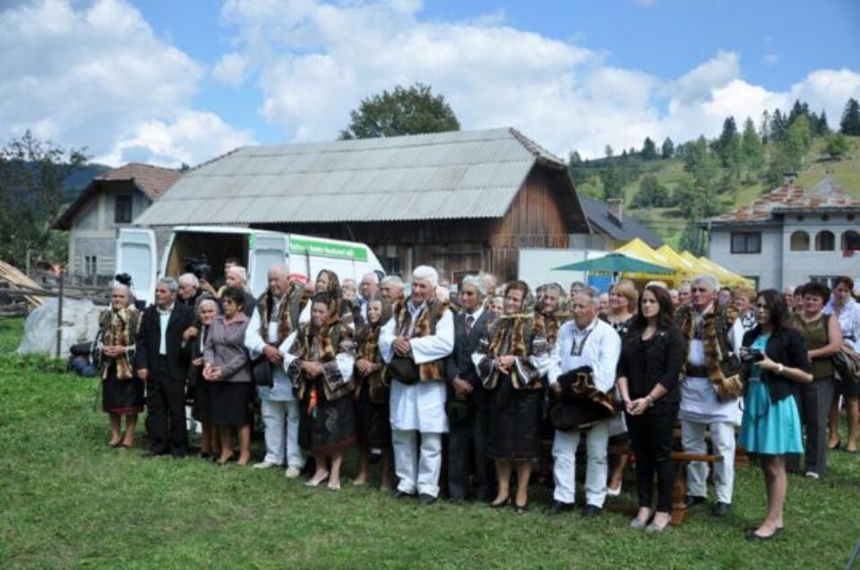 Cuplurile sărbătorite au participat la slujba de mulțumire