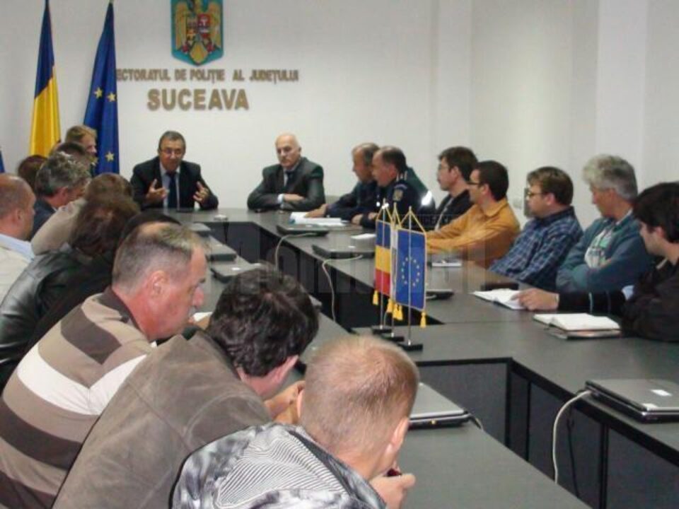 La sediul IPJ Suceava, sub conducerea prefectului județului și a reprezentanților poliției și jandarmeriei, a avut loc o întâlnire cu reprezentanții a 23 de firme de pază La sediul IPJ Suceava, sub conducerea prefectului județului și a reprezentanților poliției și jandarmeriei, a avut loc o întâlnire cu reprezentanții a 23 de firme de pază