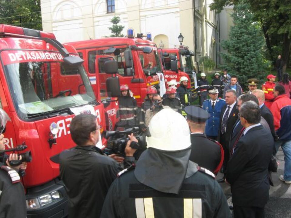 Sucevenii au putut vedea autospecialele de stins incendii, de descarcerare și SMURD, care au fost expuse în fața Palatului Administrativ