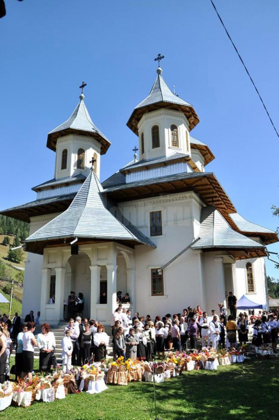 Rugă la mormintele strămoșilor din Colacu