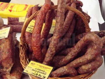 Delicioase produse tradiționale și o mie de porții gratuite de fasole cu afumătură, la Târgul Alimenta Tradițional
