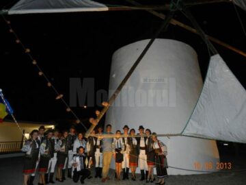 Ansamblul Artistic „Arcanul USV”, opt spectacole în Portugalia, în fața a peste 5.000 de spectatori