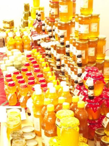 Delicioase produse tradiționale și o mie de porții gratuite de fasole cu afumătură, la Târgul Alimenta Tradițional
