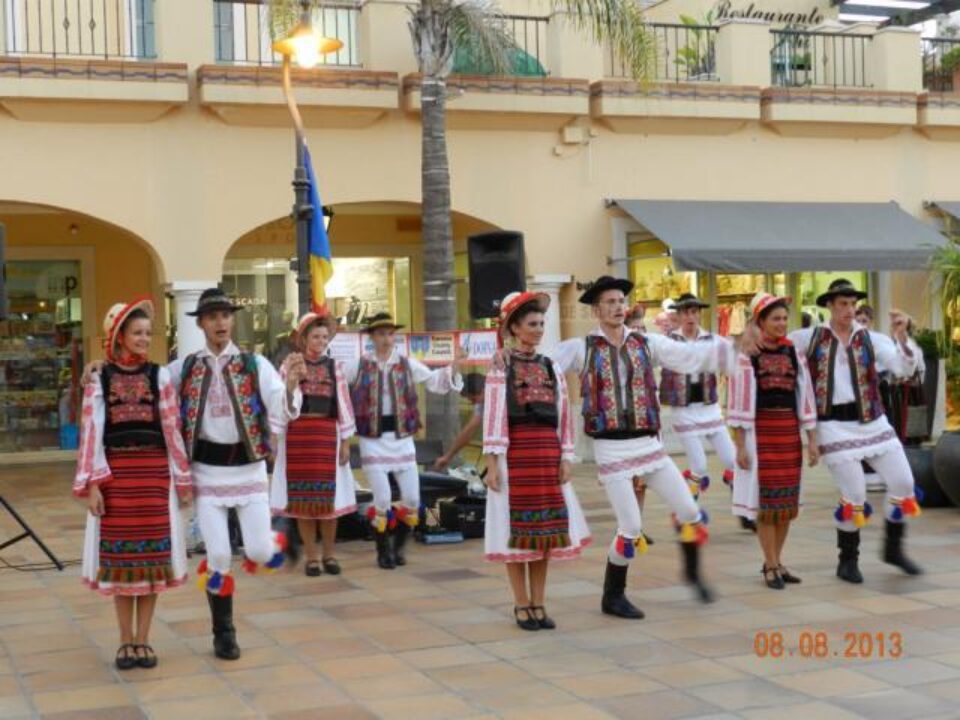 Ansamblul Artistic Studențesc „Arcanul USV” a susținut opt spectacole în Portugalia Ansamblul Artistic Studențesc „Arcanul USV” a susținut opt spectacole în Portugalia