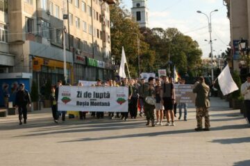 Sucevenii au ieșit din nou în stradă pentru a protesta împotriva proiectului minier de la Roșia Montană