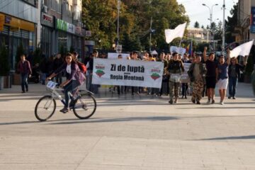 Ieri a fost a doua duminică la rând în care sucevenii au protestat împotriva proiectului Roșia Montană