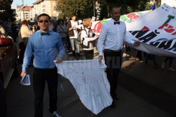 Ieri a fost a doua duminică la rând în care sucevenii au protestat împotriva proiectului Roșia Montană