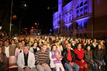 La concert au luat parte aproape 4.000 de spectatori, dornici să guste din frumusețea muzicii clasice