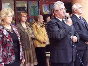 De 10 ani, Ion Lungu este prezent la deschiderea de an școlar la Școala Nr. 9, din Obcini