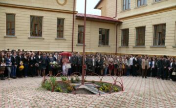 Peste 8.000 de elevi și preșcolari s-au întors de ieri în unitățile de învățământ