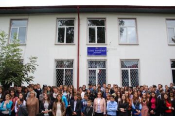 Cătălin Nechifor a participat, în cursul zilei de ieri, la deschiderea anului școlar de la Liceul Tehnologic „Ion Nistor” din orașul Vicovu de Sus