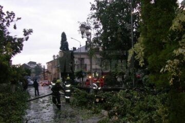 Codul galben de ploi și vijelii vizează și județul Suceava, din noaptea de marți spre miercuri