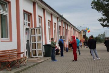 Deschiderea anului școlar de la Liceul Tehnologic „Ion Nistor” din orașul Vicovu de Sus