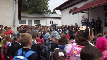 Senatorul Ovidiu Donțu, la festivitatea de deschidere a anului școlar la Școala Nr. 6 din Burdujeni Sat