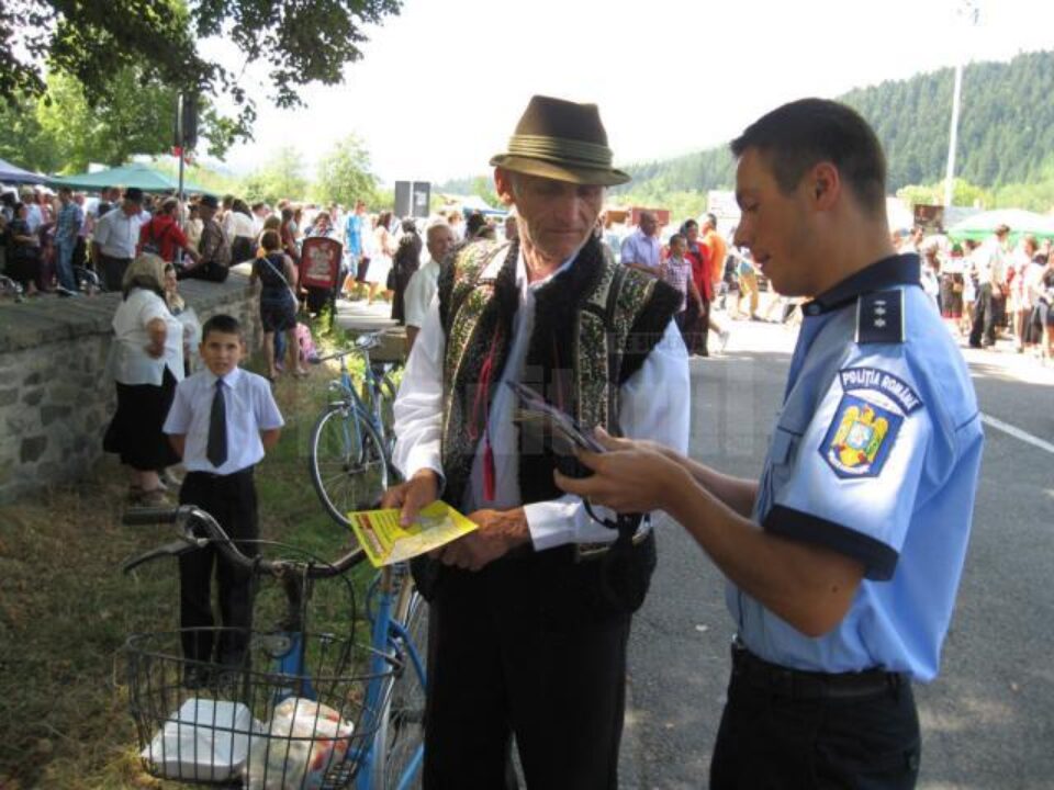 Polițiștii, campanie de prevenire a infracționalității în localitățile cu probleme