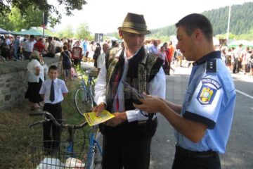Polițiștii, campanie de prevenire a infracționalității în localitățile cu probleme