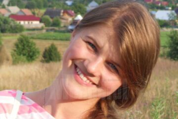 Mandici Maria, la început de clasa a XII - a, la Grupul Școlar Ion Nistor, Vicovu de Sus