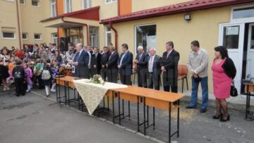 Președintele Cătălin Nechifor a dat startul noului an școlar în patru unități de învățământ din Rădăuți