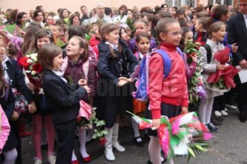 Peste 800 de instituții de învățământ din județ și-au deschis porțile pentru elevii
