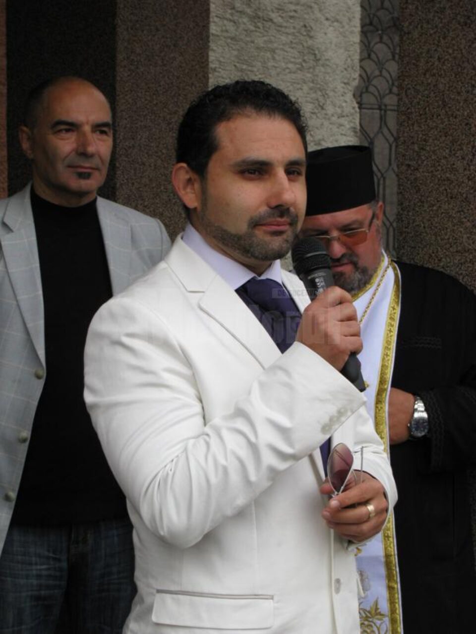 Actorul Lucian Dragotă, prezent la deschiderea noului an școlar la Școala Specială din Câmpulung Moldovenesc Actorul Lucian Dragotă, prezent la deschiderea noului an școlar la Școala Specială din Câmpulung Moldovenesc