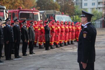 Colonelul Ion Burlui, inspectorul-șef al Inspectoratului General pentru Situații de Urgență, în fața foștilor subalterni de la Suceava