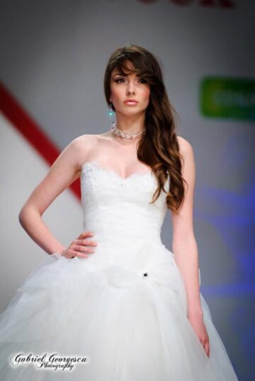 O tânără din Broșteni, pe podiumul competiției Miss Universe Romania 2013