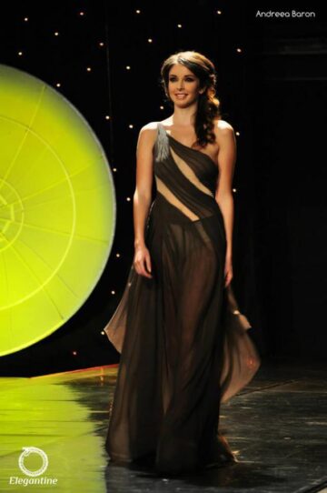 O tânără din Broșteni, pe podiumul competiției Miss Universe Romania 2013