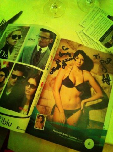 Primul autograf al Andei, oferit pe catalogul Miss Universe România